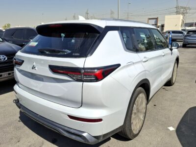 2026 Mitsubishi Outlander P Line 2.5 Litres 4 Cylinder Petrol Engine White Tan SUV