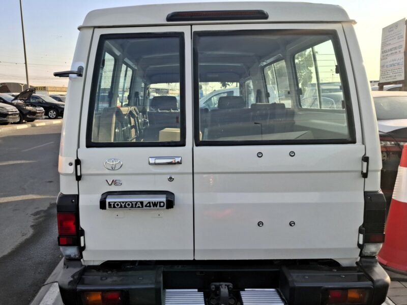 2025 Toyota LC Hardtop 3 Door 4.0L V6 AT Petrol No Diff Lock White Beige SUV