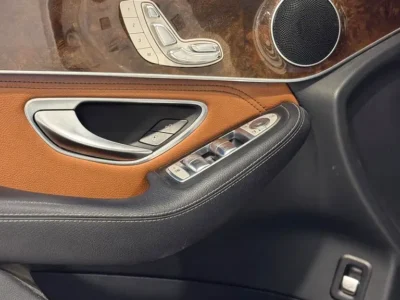 2018 Mercedes-Benz GLC GLC 250 4MATIC 4 Cylinders Engine White Brown Crossover