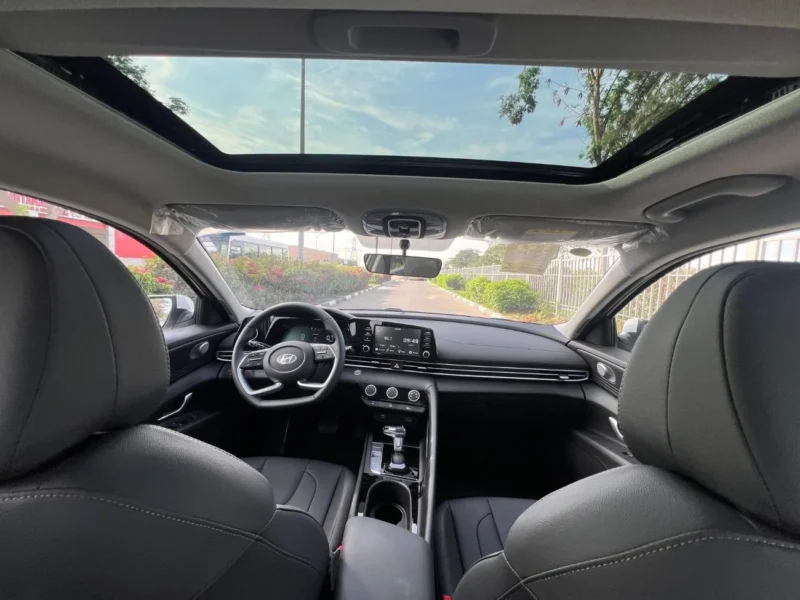 2025 Hyundai Elantra 1.5 CVT 4 Cylinders Petrol Engine White Black Sedan FWD