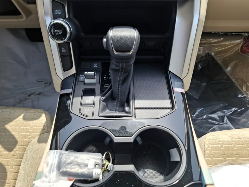 2025 Toyota Landcruiser GXR 3.5L TWIN TURBO, 6 CYLINDER White Beige SUV