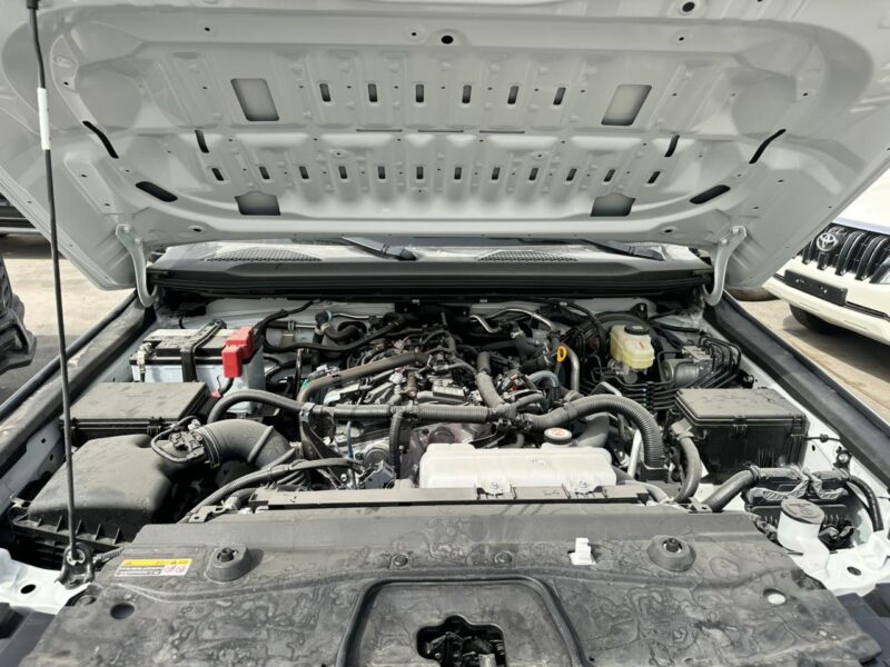 2025 Toyota Prado 2.4l Adventure 2.4L 4-Cylinder Turbo Petrol White Black SUV