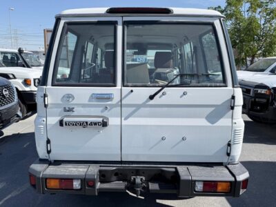 2025 Toyota LC 5 Door 2.8L 4-cylinder AT Full Diesel with Radar White Tan SUV