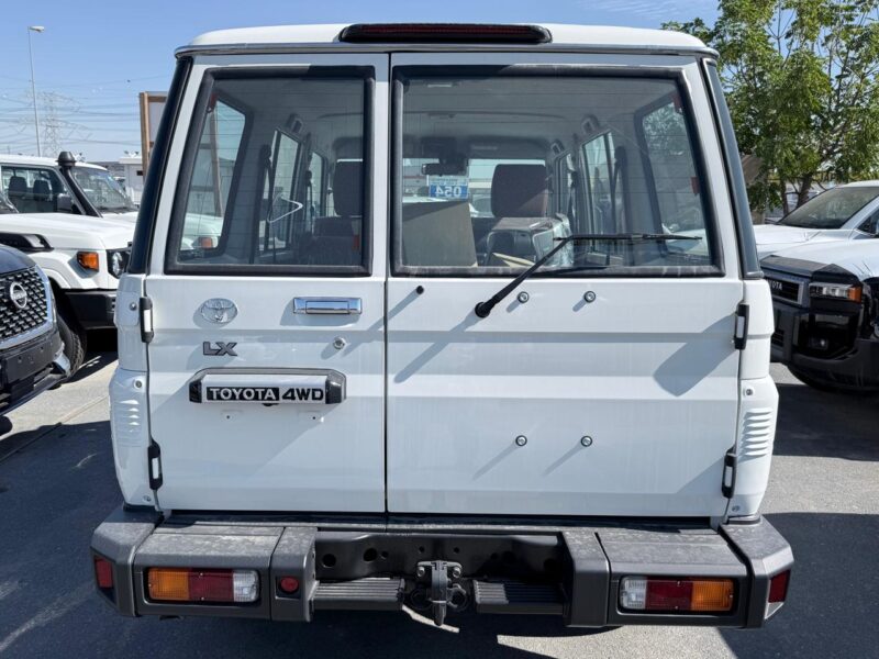 2025 Toyota LC 5 Door 2.8L 4-cylinder AT Full Diesel with Radar White Tan SUV