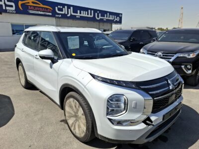 2026 Mitsubishi Outlander P Line 2.5 Litres 4 Cylinder Petrol Engine White Tan SUV