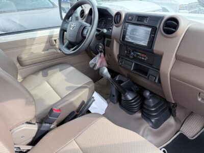 2025 Toyota Landcruiser Pickup 2.8L 4-Cylinder Turbo Diesel MT GCC White Beige SUV