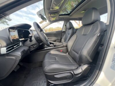 2025 Hyundai Elantra 1.5 CVT 4 Cylinders Petrol Engine White Black Sedan FWD