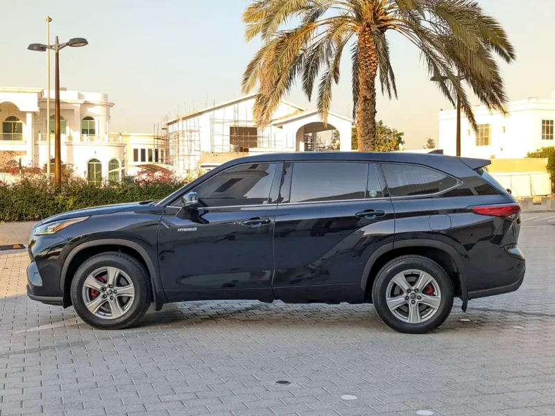 2020 Toyota Highlander Hybrid GXR 4 Cylinder Engine Black Grey SUV GCC