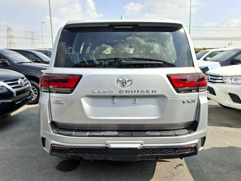 2025 Toyota Landcruiser VXR 3.5L V6 Twin-Turbo TT Silver Red with Radar GCC