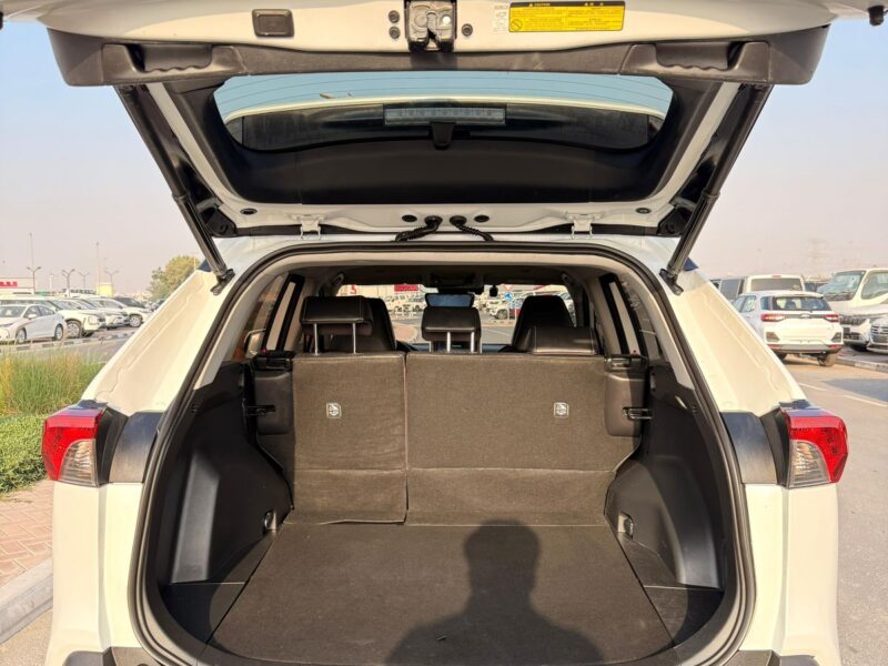 2022 TOYOTA RAV 4 XLE 2.0 L V4 Cylinder Engine White Black SUV Full Option