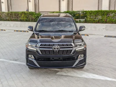 2018 TOYOTA LAND CRUISER GXR DIESEL V8 Engine D-4D Black Beige SUV GCC Specs