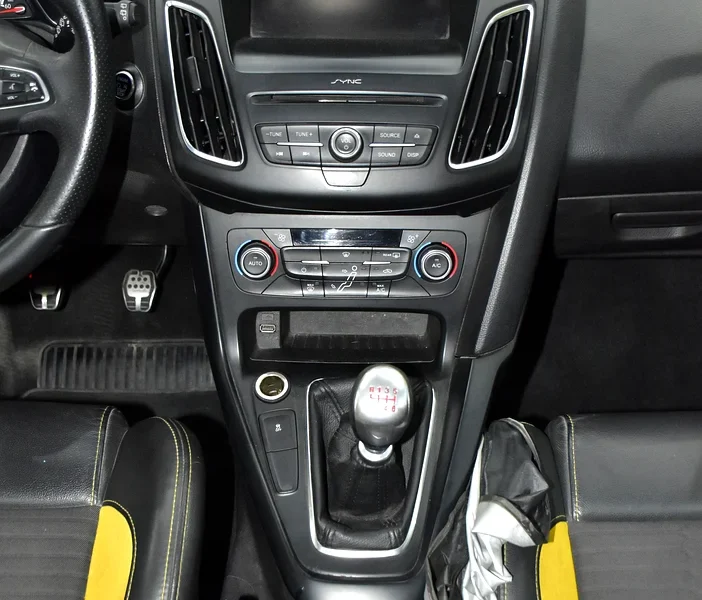 2016 Ford Focus ST 4 Cylinder Petrol Engine Yellow Black Hatchback GCC