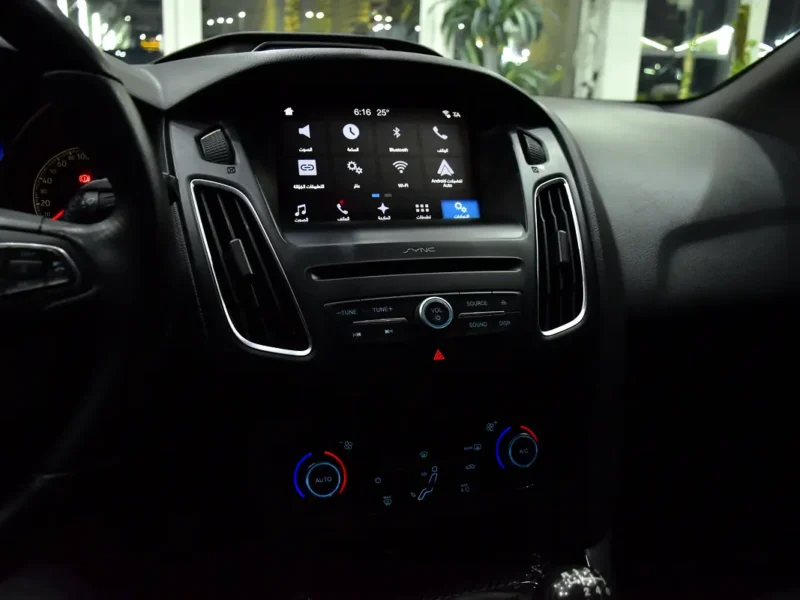 2017 Ford Focus ST 4 Cylinder Petrol Engine White Black Hatchback GCC