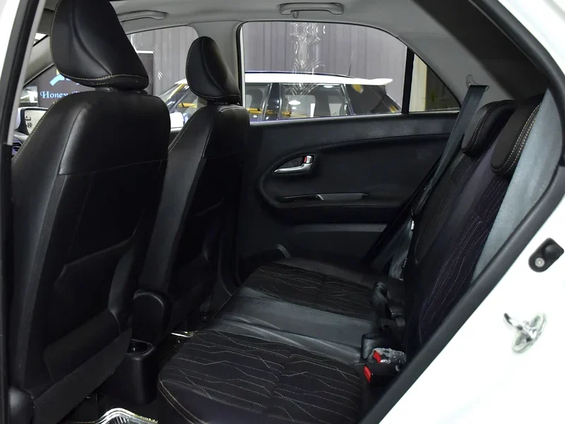 2015 Kia Picanto EX FOP 4 Cylinders Petrol Engine White Black Hatchback GCC