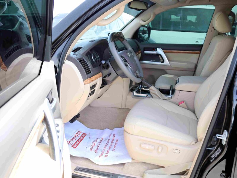 2013 Toyota Landcruiser GXR 4.6L V8 Engine Black Beige SUV Petrol