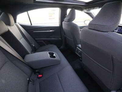 2025 Toyota Camry LE 2.5L 4-cylinder Engine Hybrid Silver Black Sedan