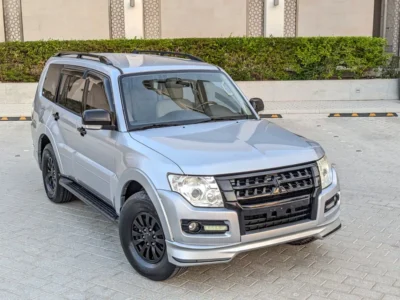 2015 Mitsubishi Pajero GLS MID OPTION V6 Engine 3.5 Litres GCC Specs