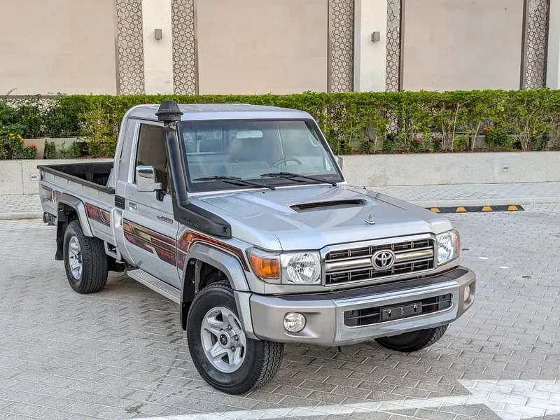 2018 Toyota Land Cruiser 79 series Other DIESEL V8 Engine 4.5 Litres Silver Beige Pickup