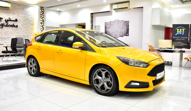 2016 Ford Focus ST 4 Cylinder Petrol Engine Yellow Black Hatchback GCC