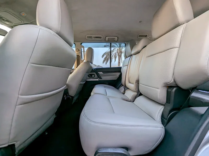 2015 Mitsubishi Pajero GLS MID OPTION V6 Engine 3.5 Litres GCC Specs