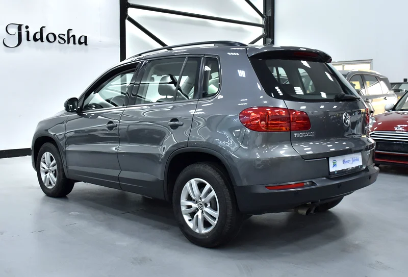 2016 Volkswagen Tiguan SE 4 Cylinders Engine Grey Black Crossover GCC