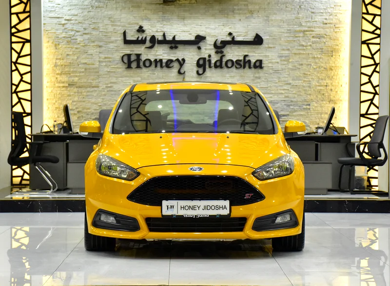 2016 Ford Focus ST 4 Cylinder Petrol Engine Yellow Black Hatchback GCC