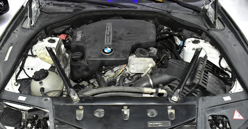 2012 BMW 5-Series 520i 4 Cylinder Petrol Engine White Beige Sedan GCC