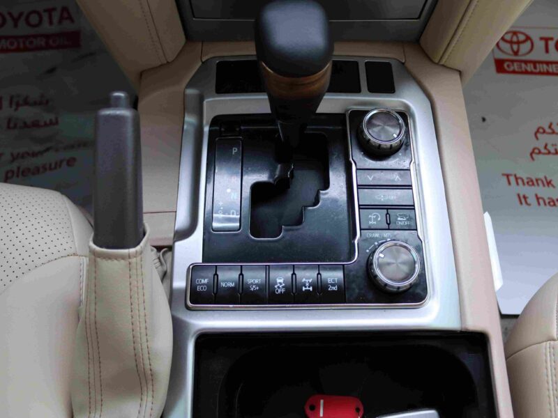 2013 Toyota Landcruiser GXR 4.6L V8 Engine Black Beige SUV Petrol