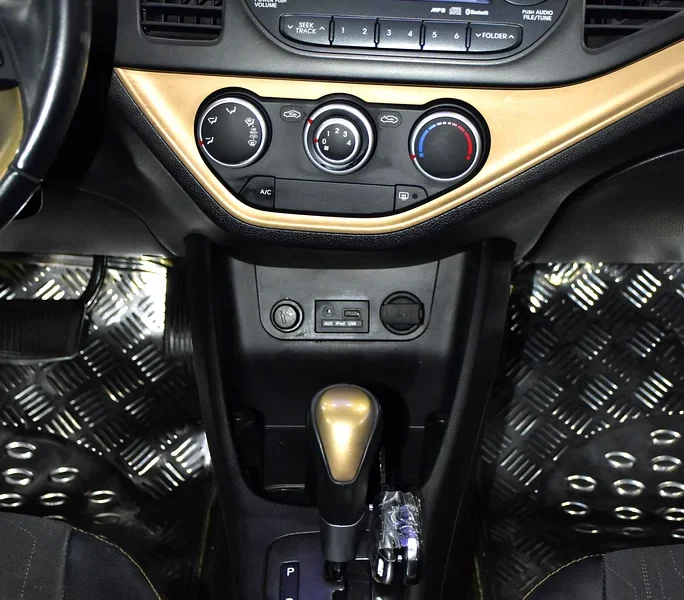 2015 Kia Picanto EX FOP 4 Cylinders Petrol Engine White Black Hatchback GCC