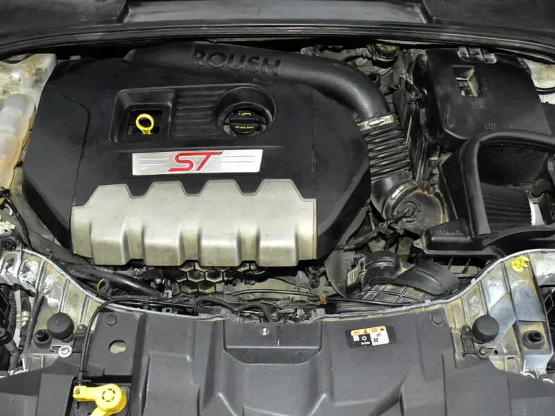 2017 Ford Focus ST 4 Cylinder Petrol Engine White Black Hatchback GCC