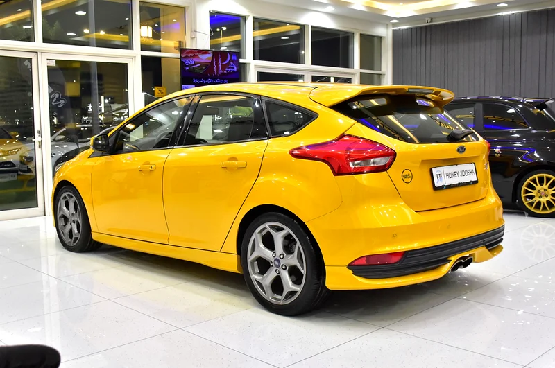 2016 Ford Focus ST 4 Cylinder Petrol Engine Yellow Black Hatchback GCC