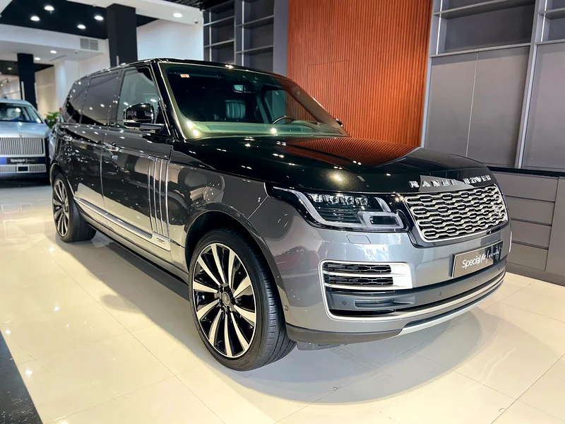 2022 Land Rover Range Rover SV Autobiography 8 Cylinder Engine Grey Black SUV