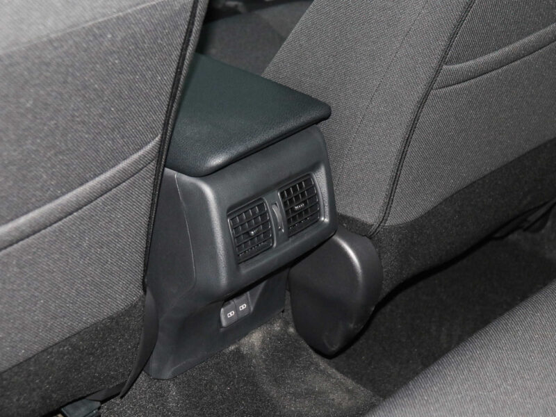 2025 Toyota Camry LE 2.5L 4-cylinder Engine Hybrid Silver Black Sedan