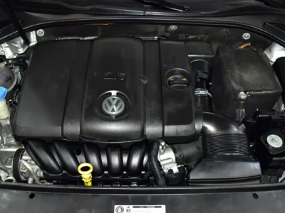 2017 Volkswagen Passat Comfortline 5 Cylinder Petrol Engine Silver Black Sedan GCC