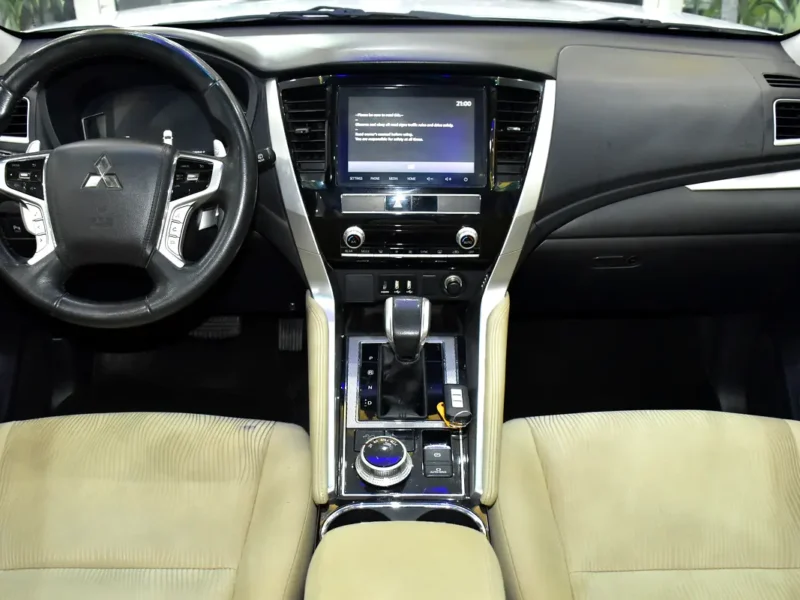 2021 Mitsubishi Montero GLS Sport 6 Cylinder Petrol Engine White Beige SUV GCC