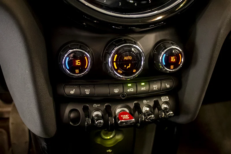 2023 MINI Cooper Cooper 4 Cylinder Petrol Engine Red Black Sedan CLEAN TITLE