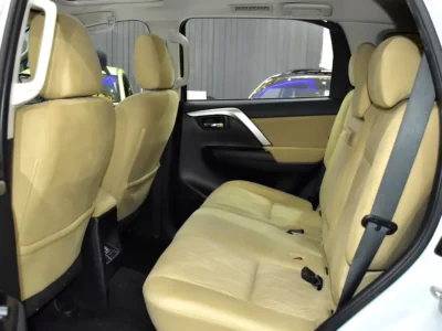 2021 Mitsubishi Montero GLS Sport 6 Cylinder Petrol Engine White Beige SUV GCC