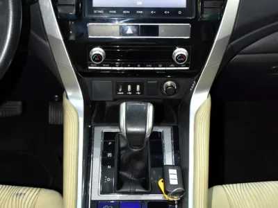 2021 Mitsubishi Montero GLS Sport 6 Cylinder Petrol Engine White Beige SUV GCC