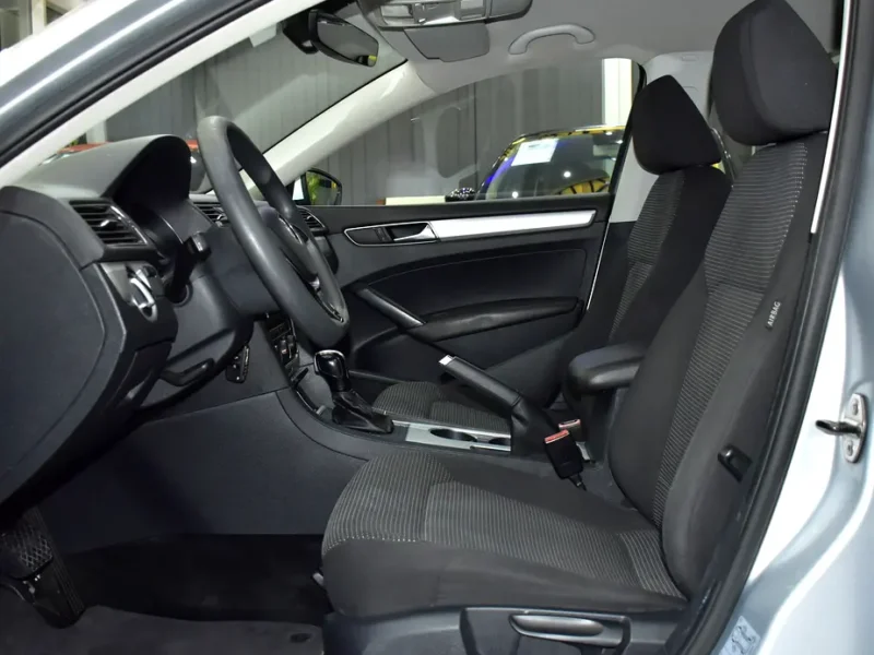 2017 Volkswagen Passat Comfortline 5 Cylinder Petrol Engine Silver Black Sedan GCC