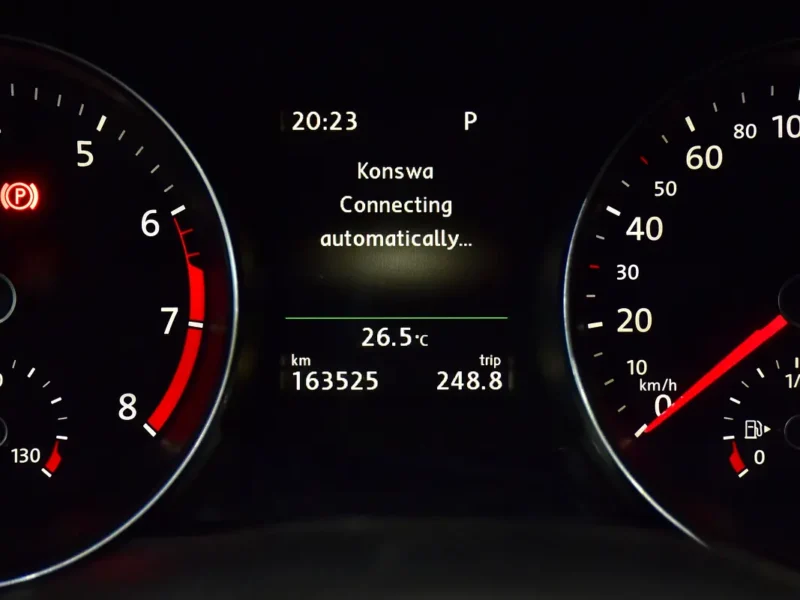 2017 Volkswagen Passat Comfortline 5 Cylinder Petrol Engine Silver Black Sedan GCC