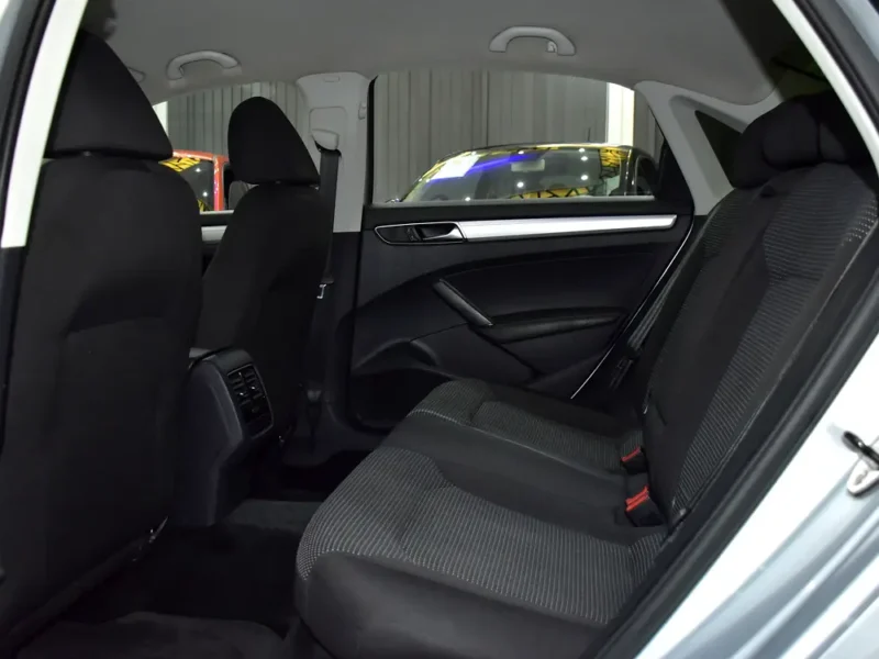 2017 Volkswagen Passat Comfortline 5 Cylinder Petrol Engine Silver Black Sedan GCC