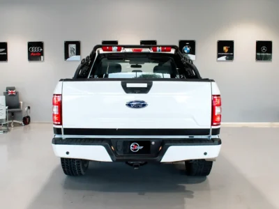 2018 Ford F-Series Pickup Base 8 Cylinder Petrol Engine White Black Pickup GCC