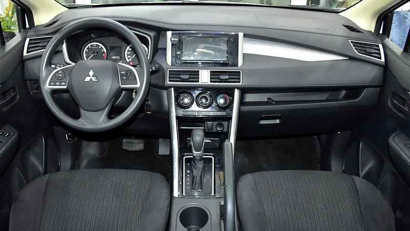 2022 Mitsubishi Xpander Medium line 4 Cylinder Petrol Engine White Black Crossover