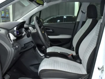 2019 Chevrolet Trax LT 4 Cylinder Petrol Engine White Grey Crossover GCC Specs