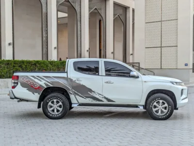 2021 Mitsubishi L200 4X4 4 Cylinder Diesel Engine White Grey Pickup GCC Specs