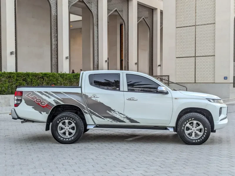 2021 Mitsubishi L200 4X4 4 Cylinder Diesel Engine White Grey Pickup GCC Specs