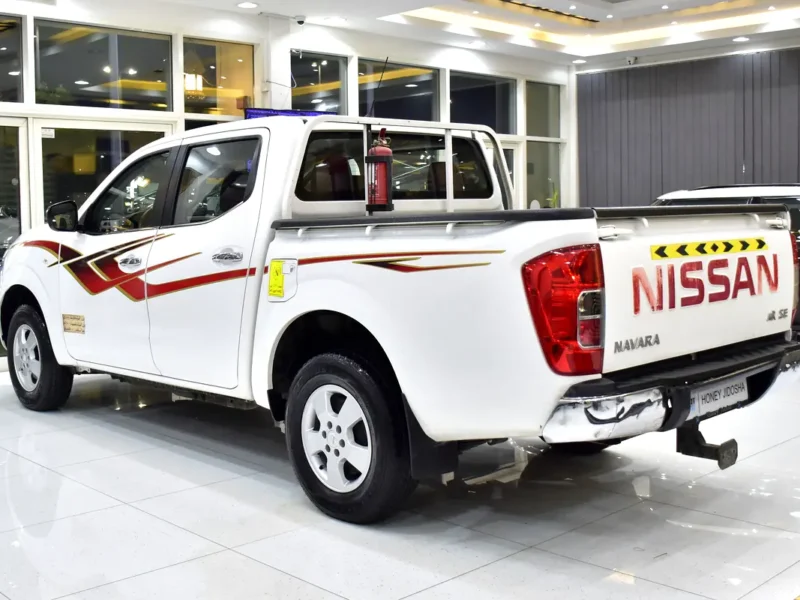 2020 Nissan Navara Other 4 Cylinder Petrol Engine White Maroon Pickup Truck