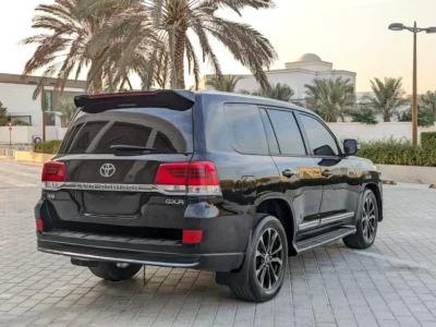 2018 Toyota Land Cruiser GXR DIESEL V8 D-4D GCC Specs Black Beige SUV