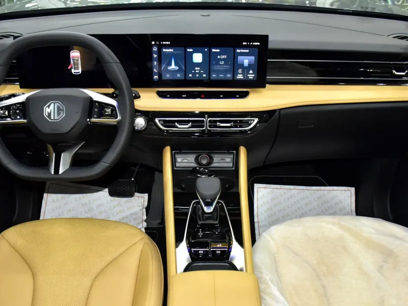 2025 MG HS Luxury 4 Cylinder Petrol Engine Grey Beige SUV GCC Specs