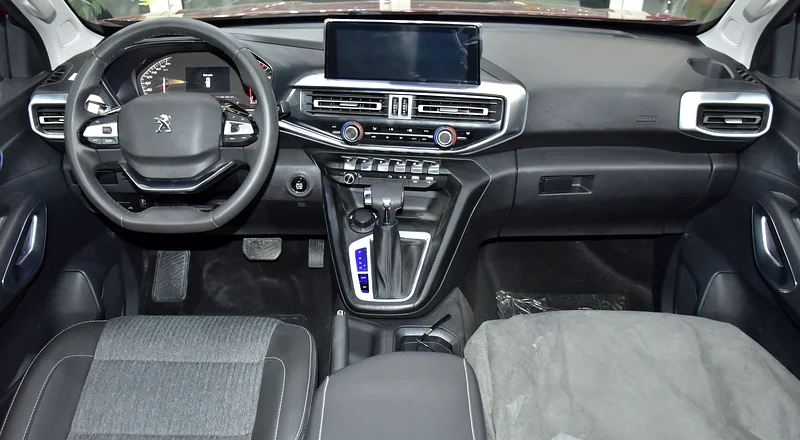 2023 Peugeot Landtrek DC 4X4 4 Cylinder Petrol Engine Red Black Pickup GCC